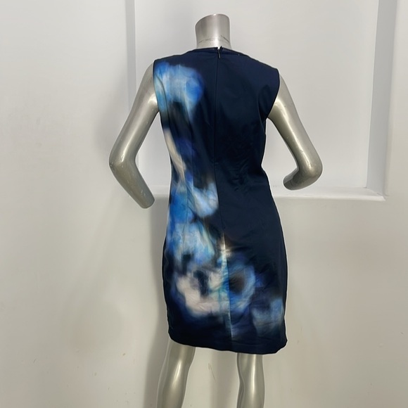 Elie Tahari Sleeveless Sheath Dress Blue Tie Dye Print Size 8 - Picture 9 of 10
